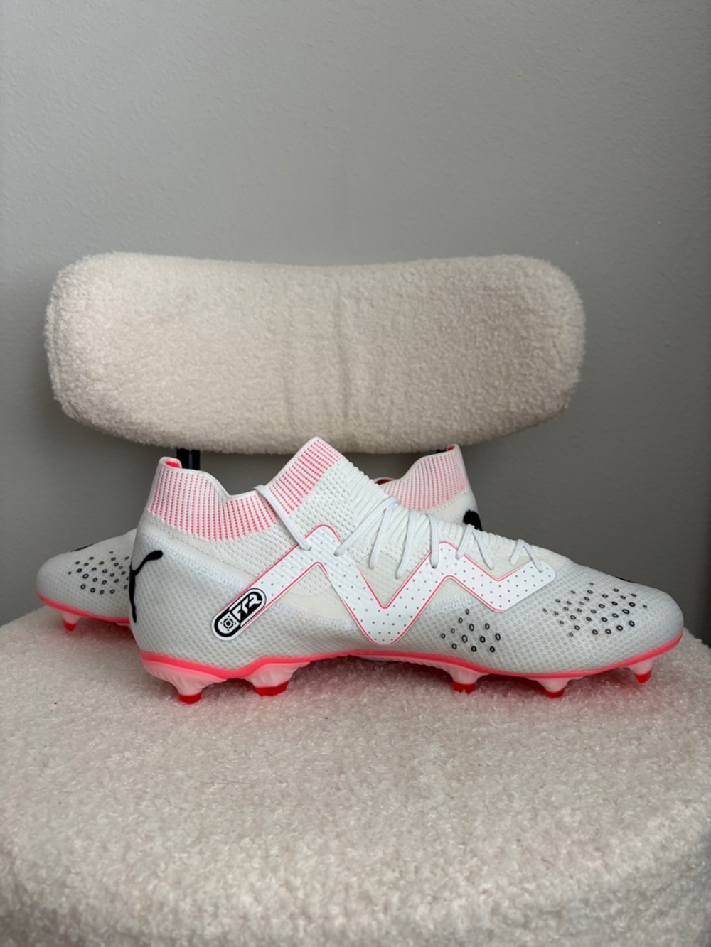 PUMA SOCCER CLEATS - Picture 4 of 6